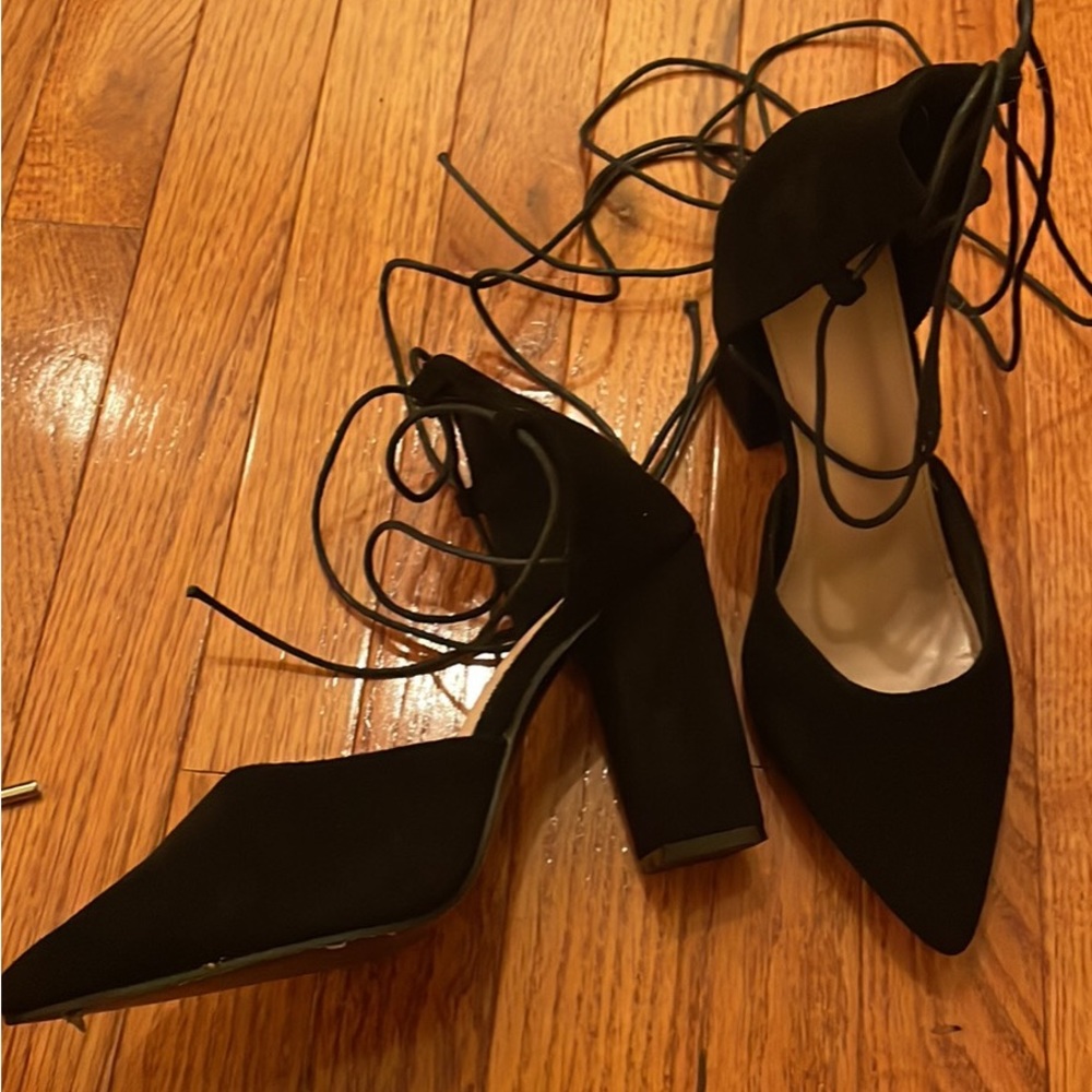 Straps black heels size 8